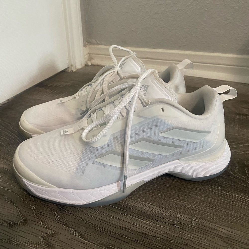 White Adidas Avacourt 2 Tennis Sneakers